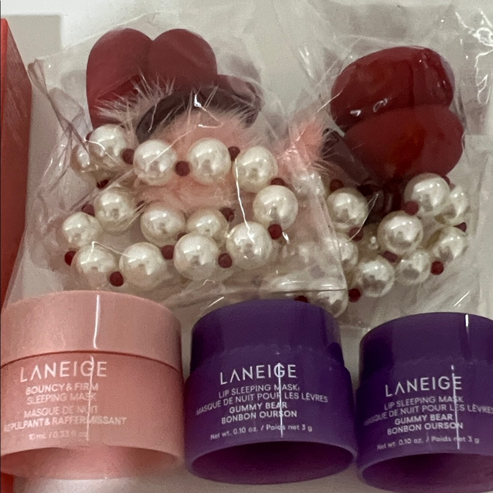 LANEIGE Donut lip serum , Hydrating Lip Mask & Bouncy sleeping mask w/keychains - Picture 4 of 6